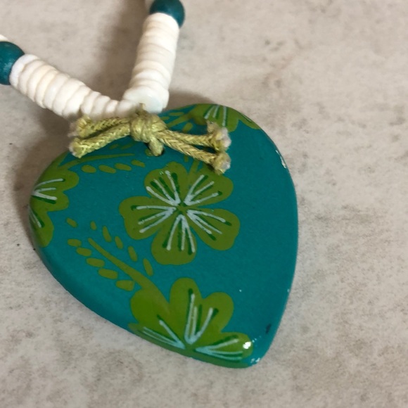 9.5” Hawaiian puka shell necklace with floral heart - Picture 4 of 5